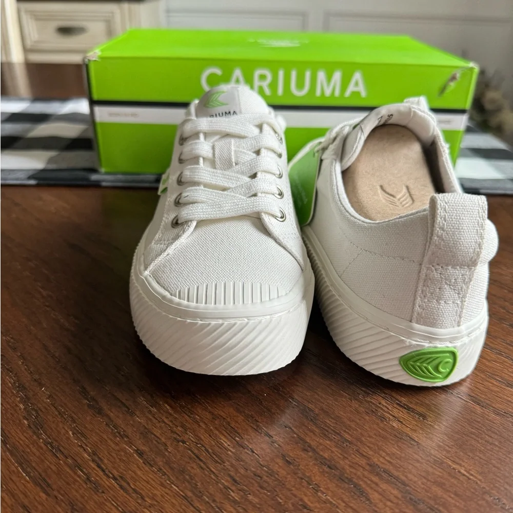 Cariuma OCA‎ Low Off-White Canvas Sneaker